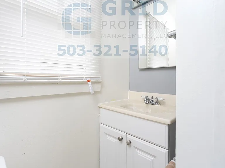 9037 NE Humboldt St — Photo 10