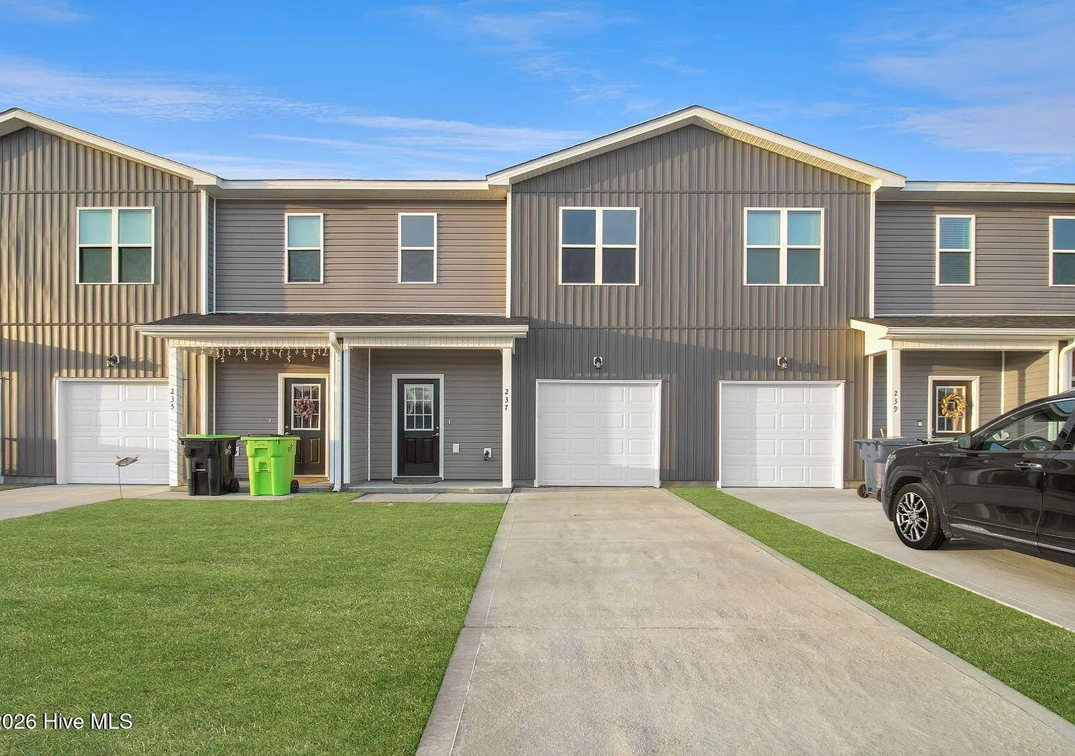 3 bed, 2.5 bath, 1290 sqft, $1,700 — Photo 1