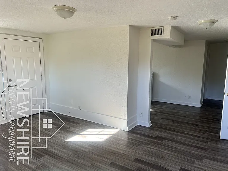 212B W Wood St — Photo 6