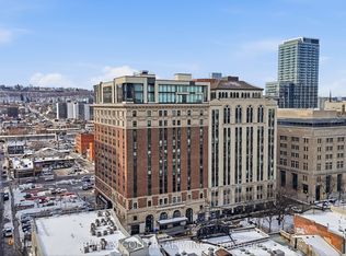 112 King St E #305, Hamilton, ON