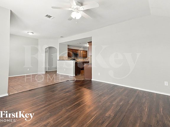 4th image of 1800 Arbordale Way