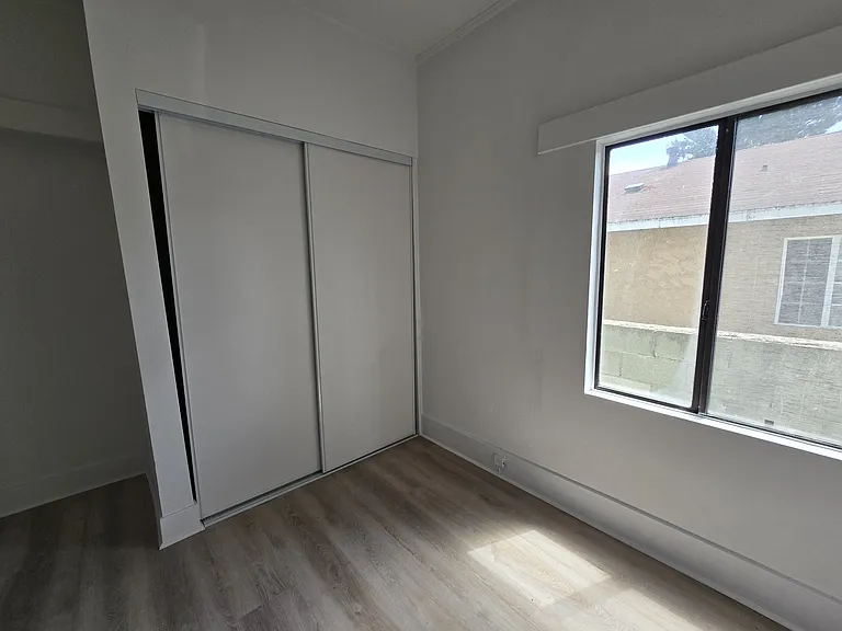 925 W Pine St — Photo 7