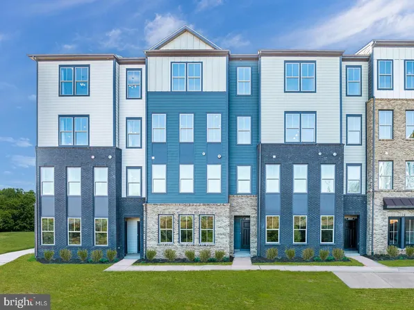 46037 Woodpecker Sq, Sterling, VA 20165