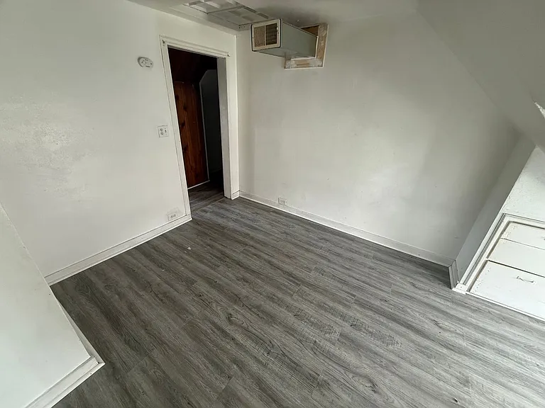 2408 W High St — Photo 6