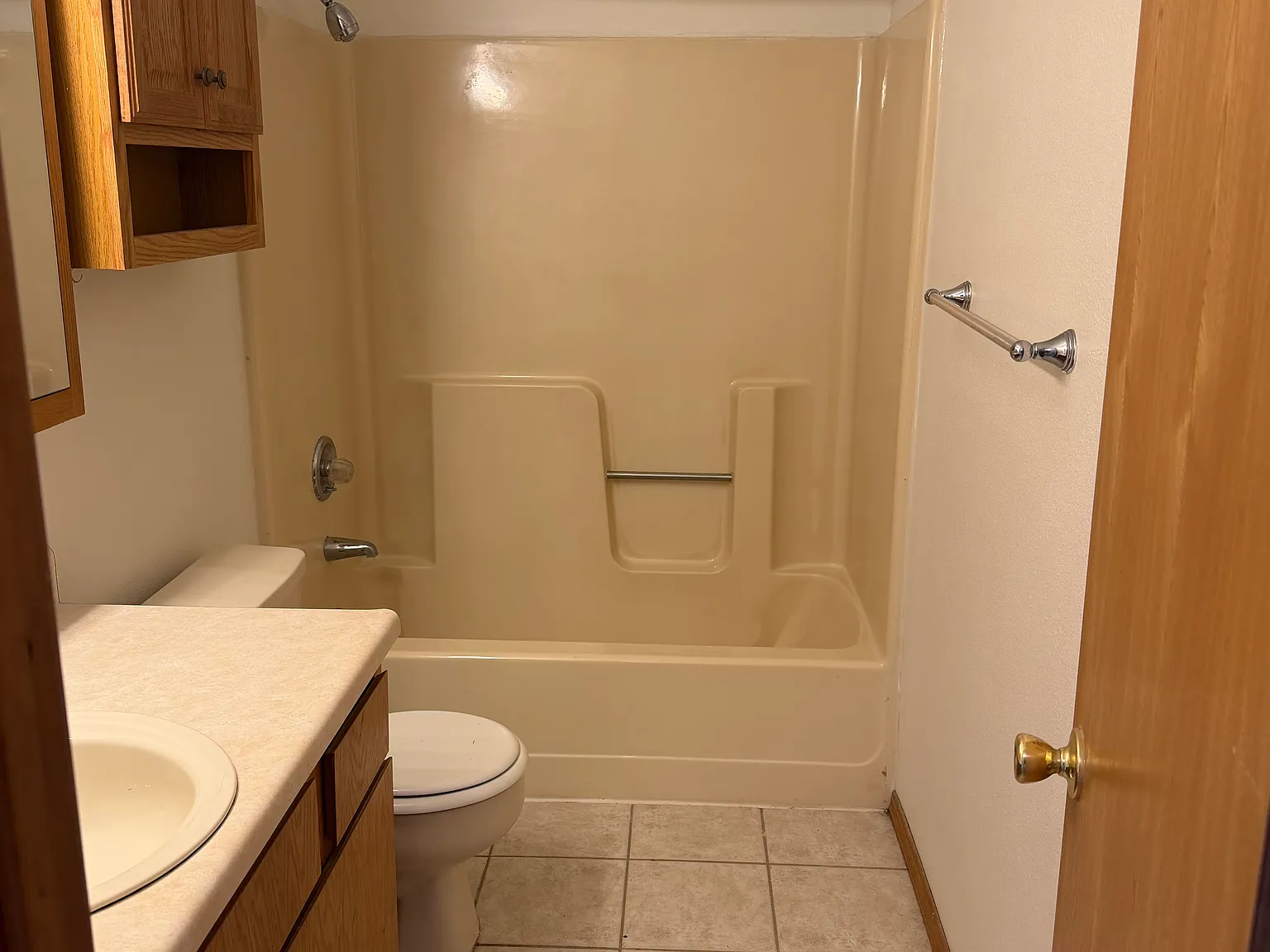 2 bed, 1.5 bath, 1072 sqft, $1,400 — Photo 2