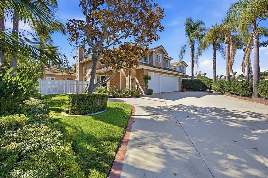 5 bed, 3.5 bath, 3257 sqft, $9,250 — Photo 3