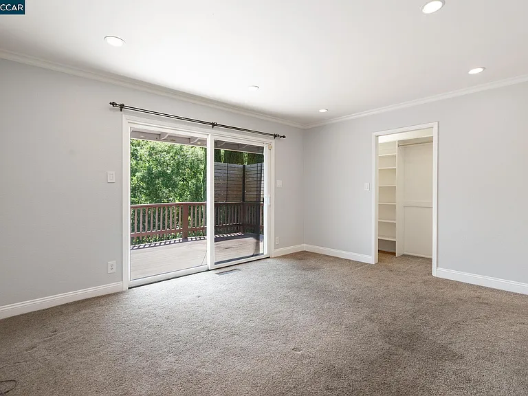 1021 Windsor Dr — Photo 15
