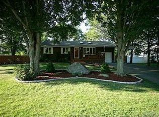 77 Rock Rd, Islip Terrace, NY 11752