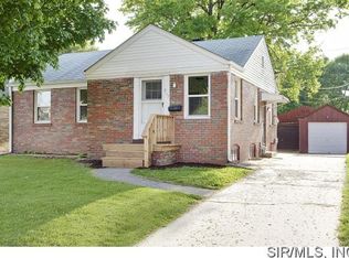 502 Reller St, Roxana, IL 62084