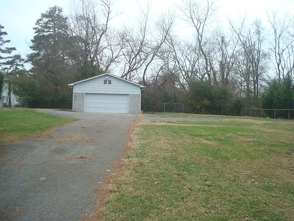 4th image of 807 NW Black Oak Dr