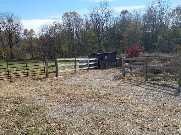 3rd image of 130 Kelch Ln