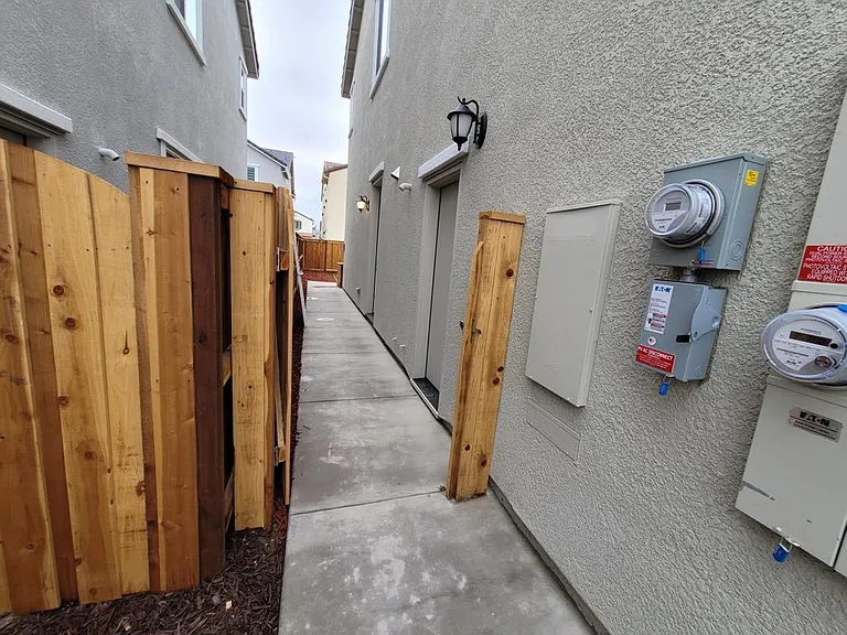 1517 1/2 Andromeda Way — Photo 3