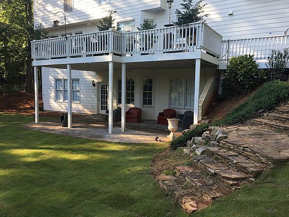2nd image of 1410 Creston Hl