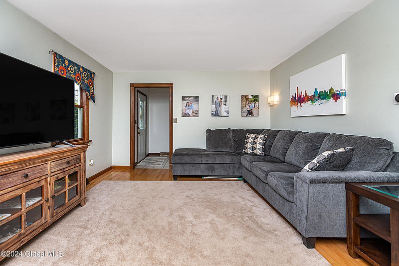 2nd image of 51 Beacon Road
