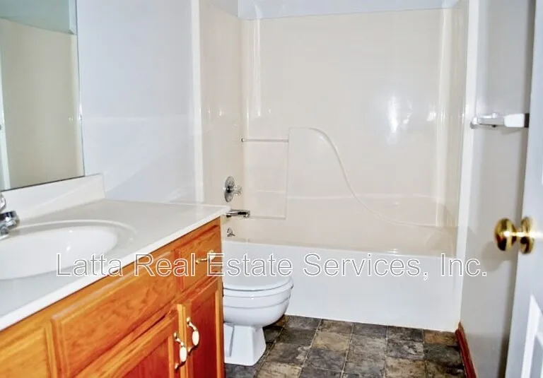 415 SW Joy Ct — Photo 10