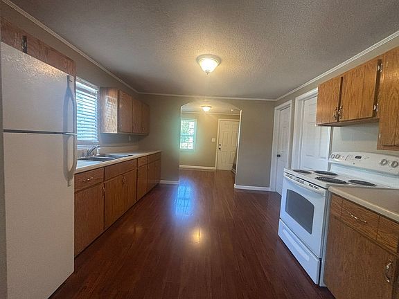 5th image of 205 10th Ave