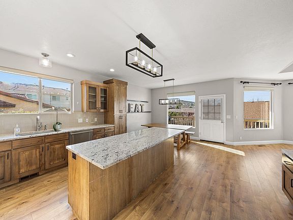 5th image of 2274 S Mountain View Cir