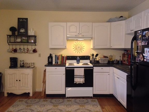 3rd image of 828 Flynn St APT 6