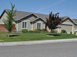 3211 S Highlands Blvd, West Richland, WA