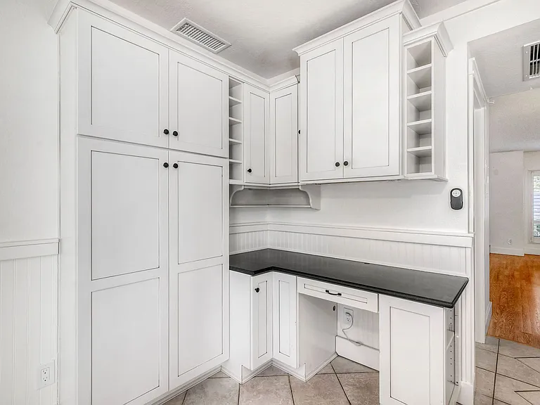 6904 Carnation Dr — Photo 11