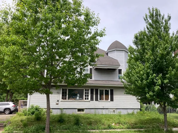 223 Elm St, Holyoke, MA 01040