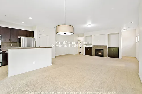 610 NE Garswood Ln Photo 1