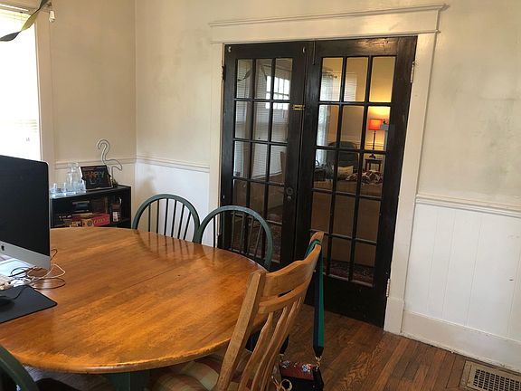 French doors btwn living room and dining room