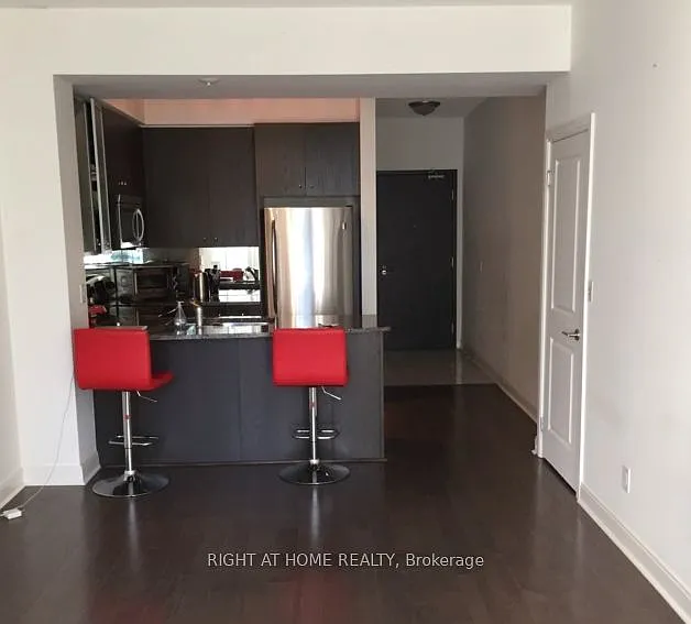 21 Scollard St #412 — Photo 3
