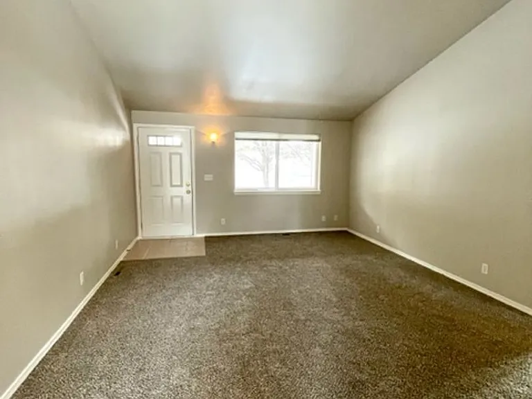 1157 SW Silver Lake Blvd — Photo 2