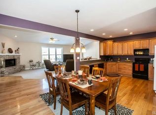 209 Oak Tree Dr, Saint Louis, MO 63119