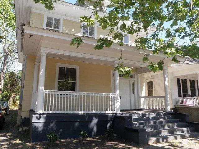 4 bed, 2430 sqft, $1,800 — Photo 2