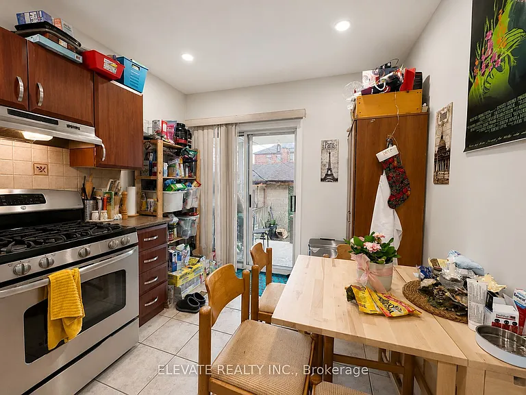 129 Essex St N #1 — Photo 3