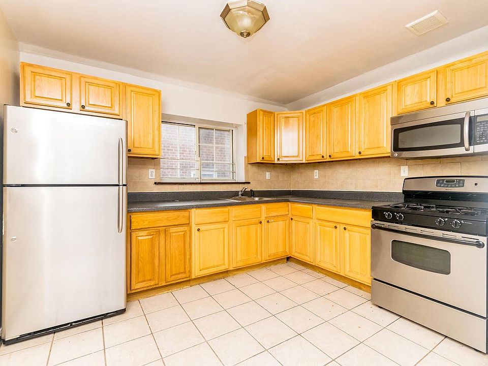 1st image of 861 Swinton Ave #2