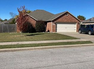 913 Roselawn St, Siloam Springs, AR 72761