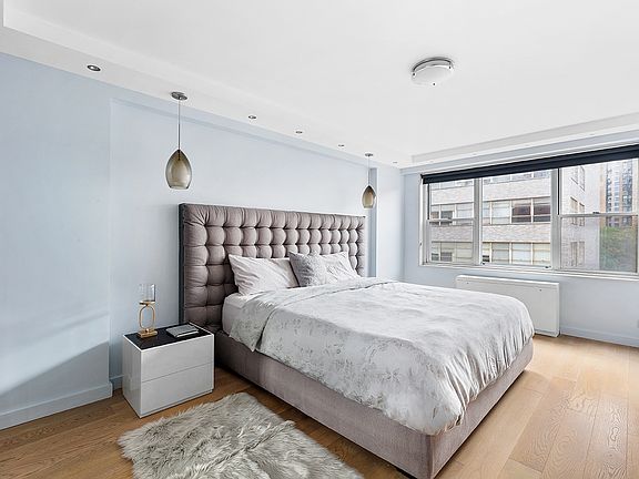 4th image of 150 E 61st St APT 8C