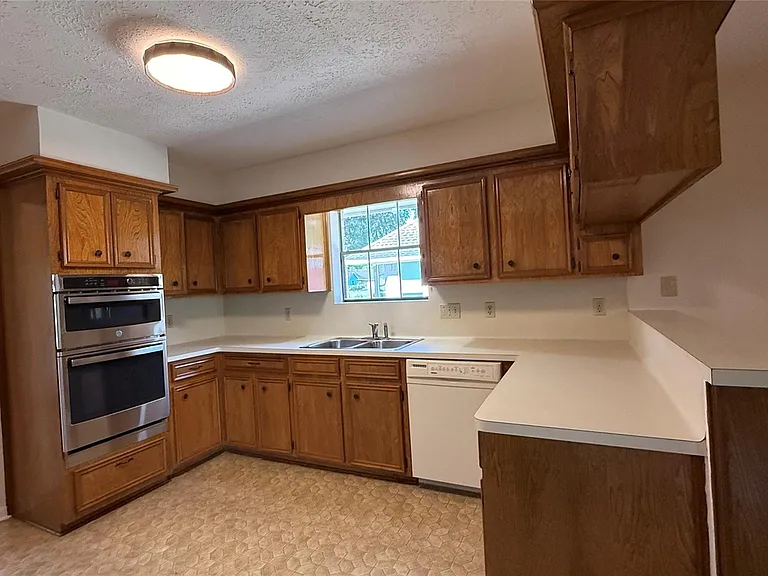 6223 Denmark Dr — Photo 9