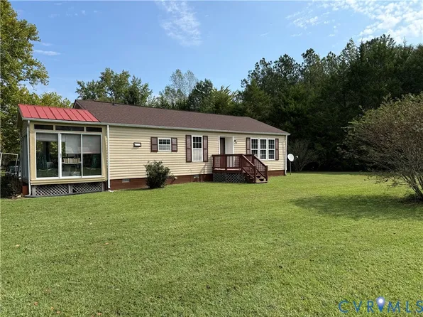 237 Sandy Point Rd, West Point, VA 23181