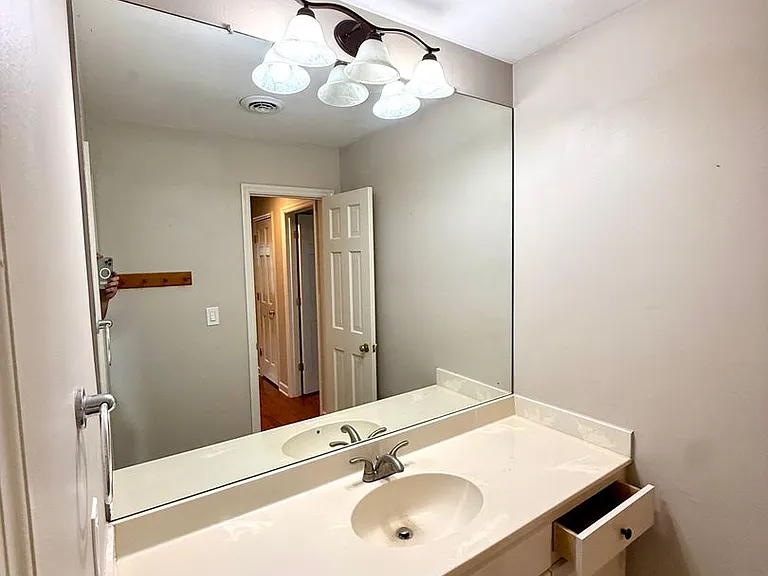 932B Russell St — Photo 21