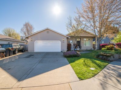 1711 Blue Moon Ln, Grants Pass, OR, 97527