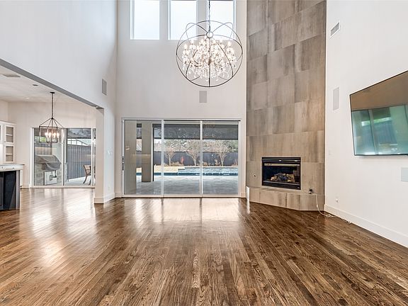 3rd image of 6921 Valley View Ln