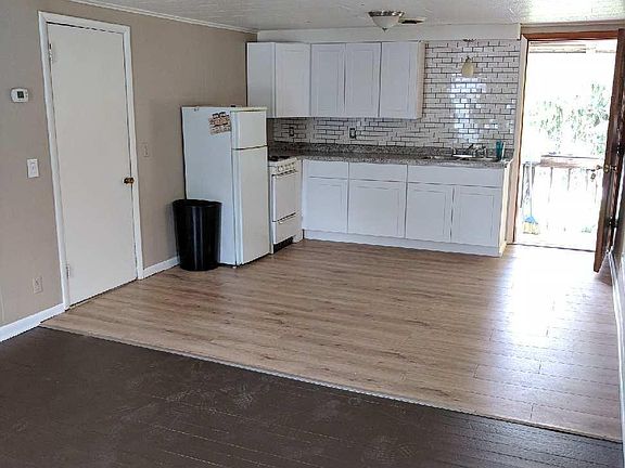 2nd image of 318 Conneaut Ave