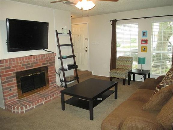 3rd image of 1702 Circle Creek Dr