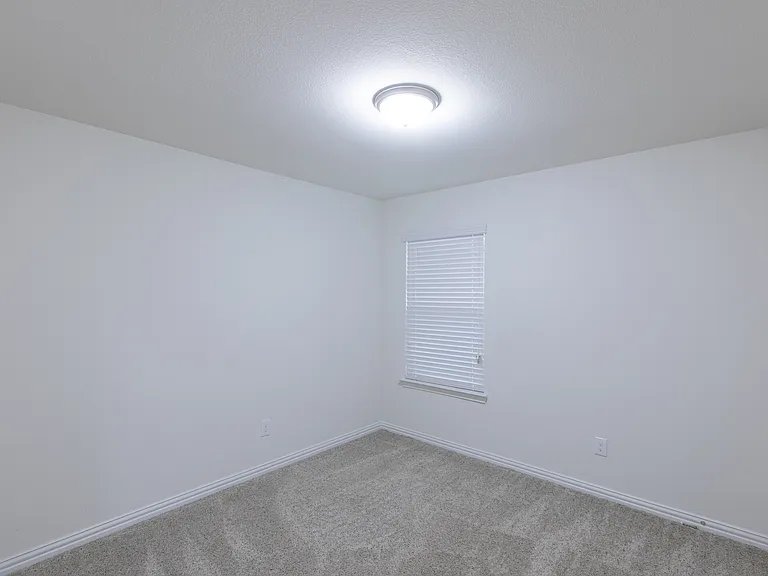 905 Silverbell St — Photo 12