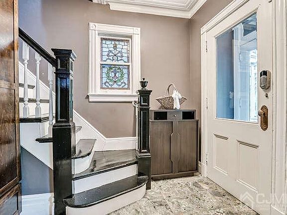 4th image of 120 Kensington Ave