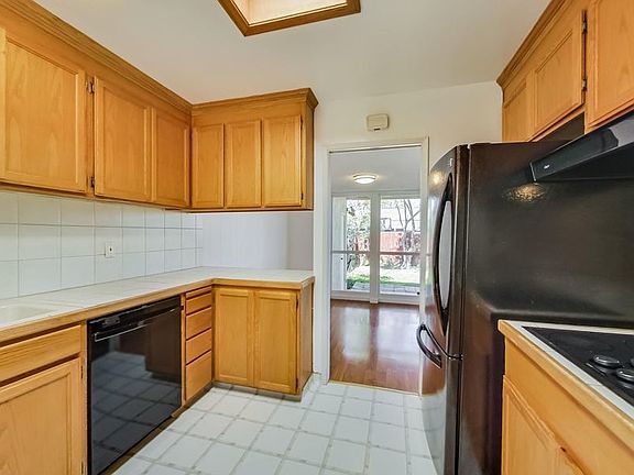 2nd image of 2901 David Ave