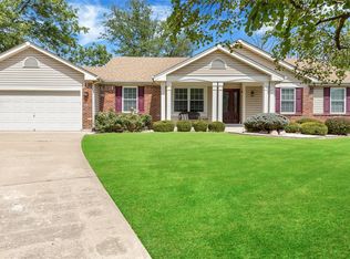 221 White Pine Ct, Saint Charles, MO 63304