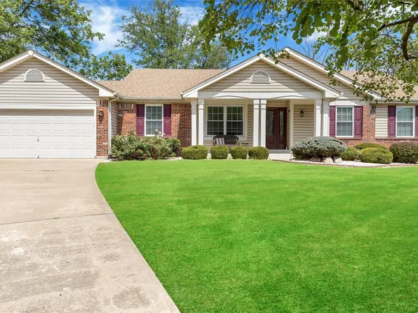 221 White Pine Ct, Saint Charles, MO 63304