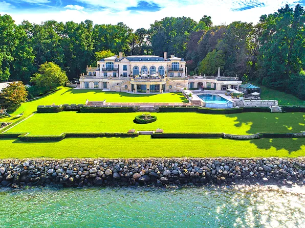 Dock Ln, Kings Pt, NY 11024