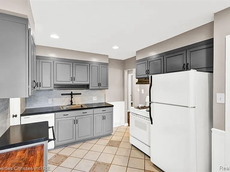 4271 Prairie Ave — Photo 12