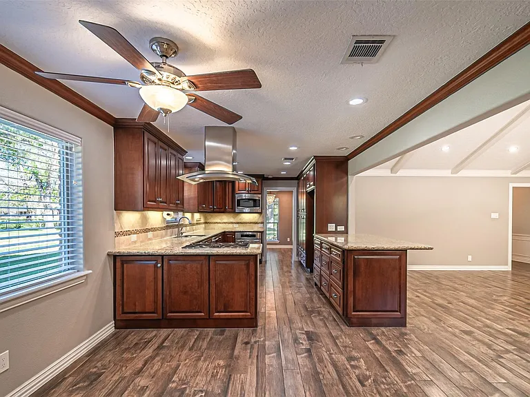 17615 Swansbury Dr — Photo 20